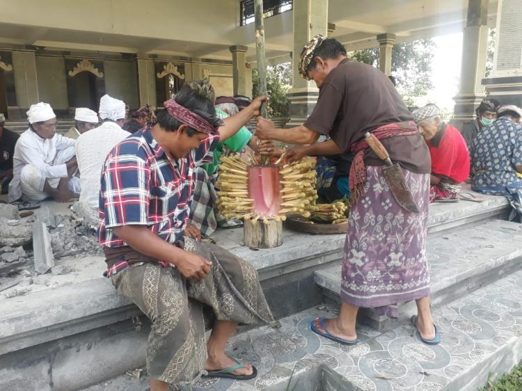"Nyanggra Piodalan di Pura Puseh Banjar Sekarmukti Seka Ebat Ngayah Nyate"