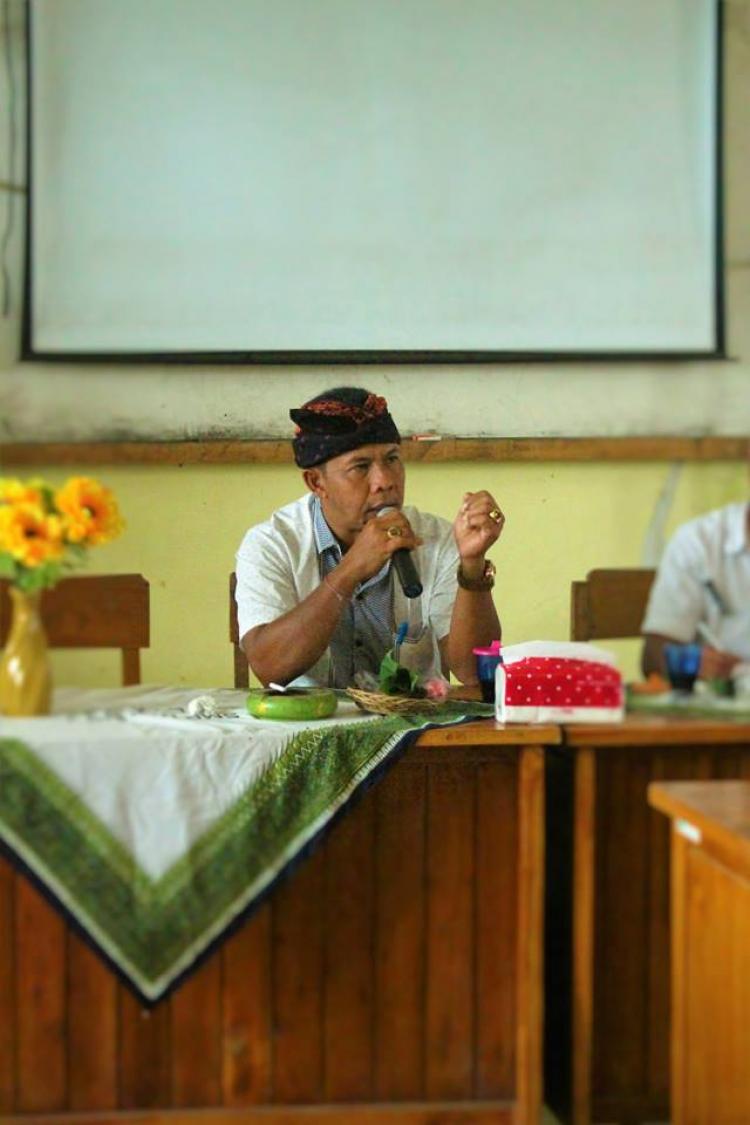 Pentingnya pendidikan anak, Perbekel Belok Sidan hadiri rapat komite SMPN 3 Petang.