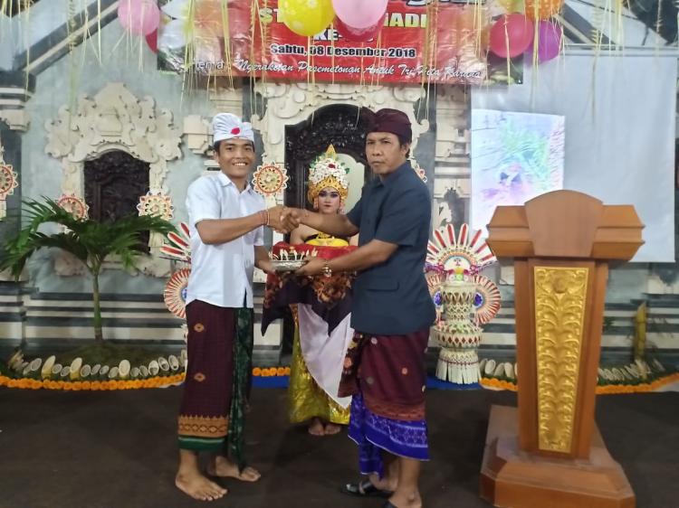 Perhatian Pemerintah Desa kepada Sekaa Teruna Mekar Nadi Penikit.
