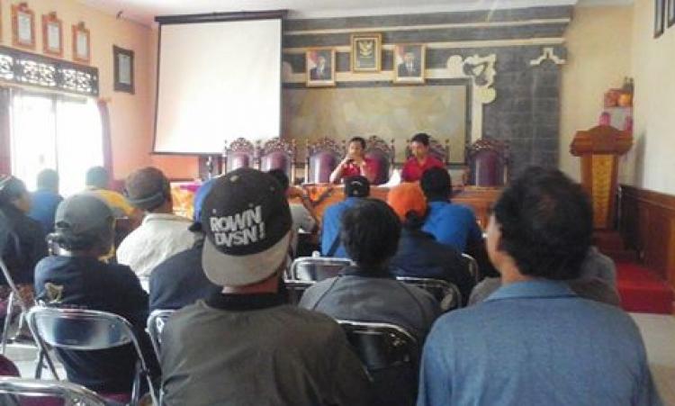 Rapat pembentukan pengurus Karang Taruna desa Belok/Sidan.