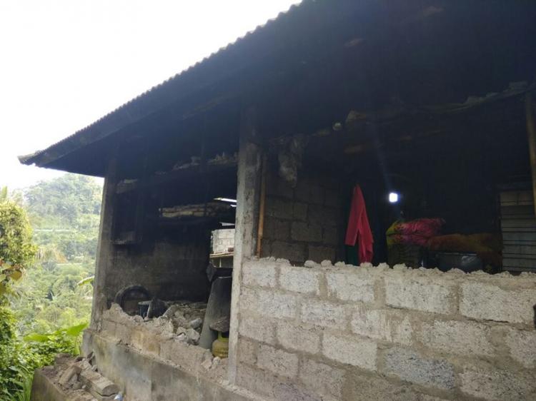 Rumah Warga Rusak Akibat Gempa Dasyat