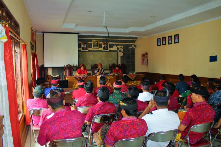 Tingkatkan kinerja di tahun 2019, Pemerintah desa Belok Sidan adakan rapat awal tahun 2019.