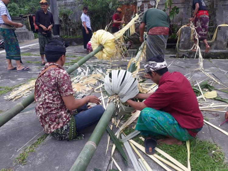 Tradisi yang Dilakukan Oleh" Krama Suci" Banjar Sekarmukti.
