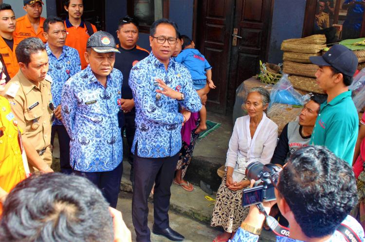 Wakil Bupati Badung kunjungi korban kebakaran di Belok Sidan.