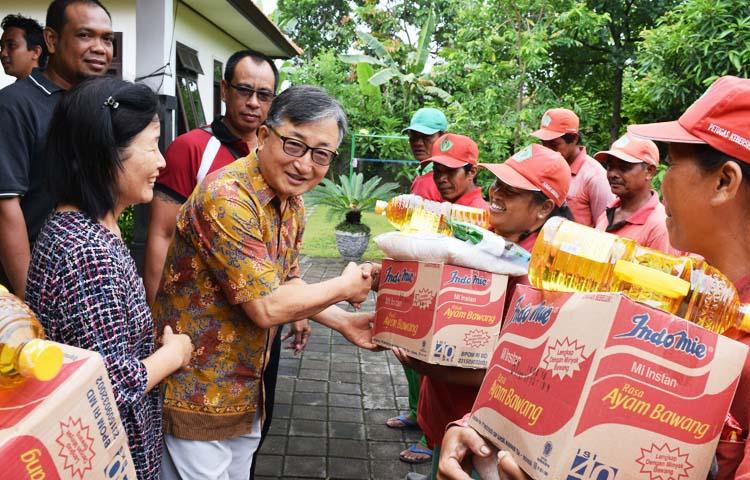 DKP DESA BUDUK DAPAT BINGKISAN SEMBAKO DIHARI RAYA NATAL