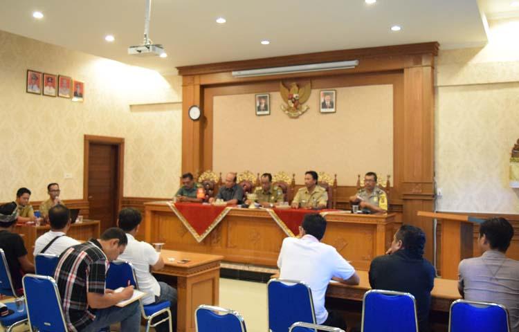 MELAYANI WARGA DENGAN MEDIASI