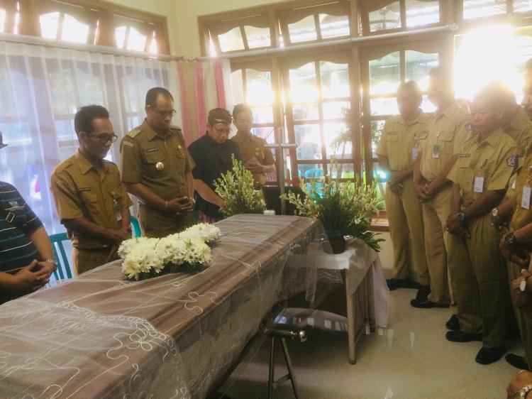 Melayat Ke Rumah Duka