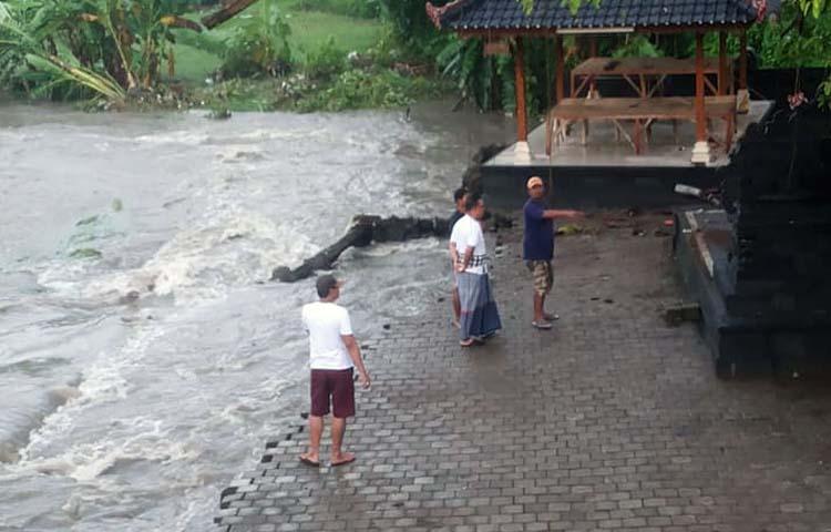 PURA TAMAN BEJI DITERJANG BANJIR