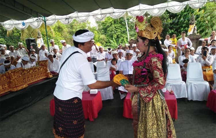 Petuah, Hiburan Hilangkan Rasa Lelah Ngayah