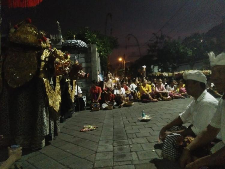 Ratu Gede lan Ratu Ayu Napak Siti di "Catus Pata" di Banjar Bernasi