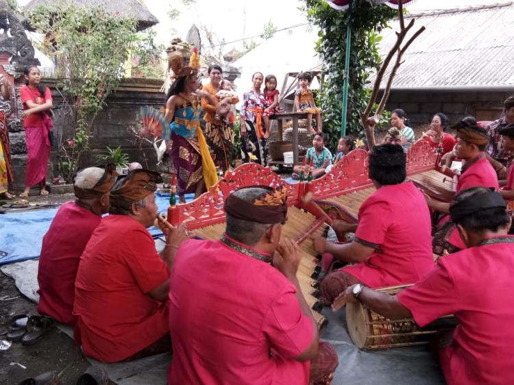 Bayar Utang Janji, Tarikan  joged Bumbung