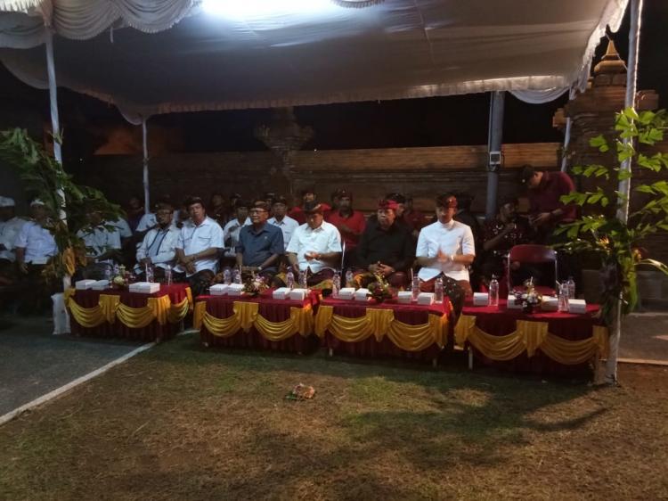 Caleg DPRD II Badung hadiri pelantikan kelian adat Babakan