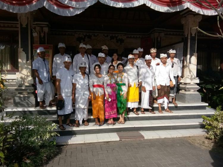 Desa canggu menghadiri upacara nganyarin di pura Besakih