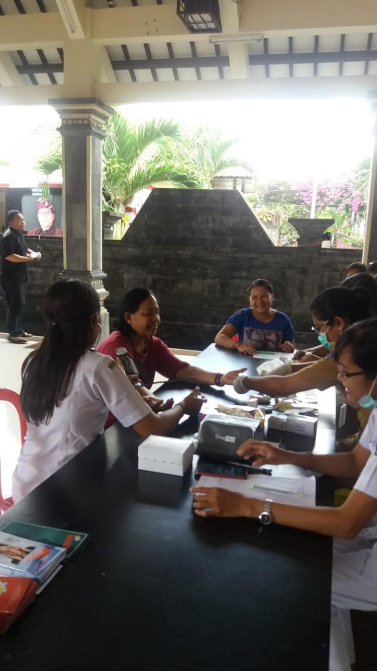 Deteksi dini kanker payudara di banjar Padang Tawang