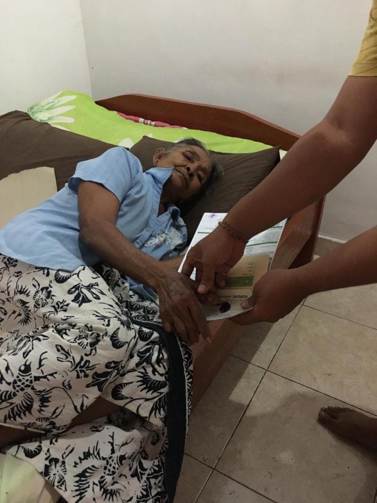 Jemput bola membuka rekening lansia