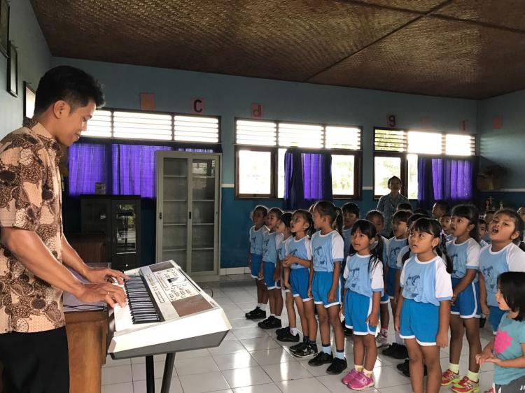 Kegiatan Anak - Anak TK Darma Kumara Canggu  pelatiha belajar musik