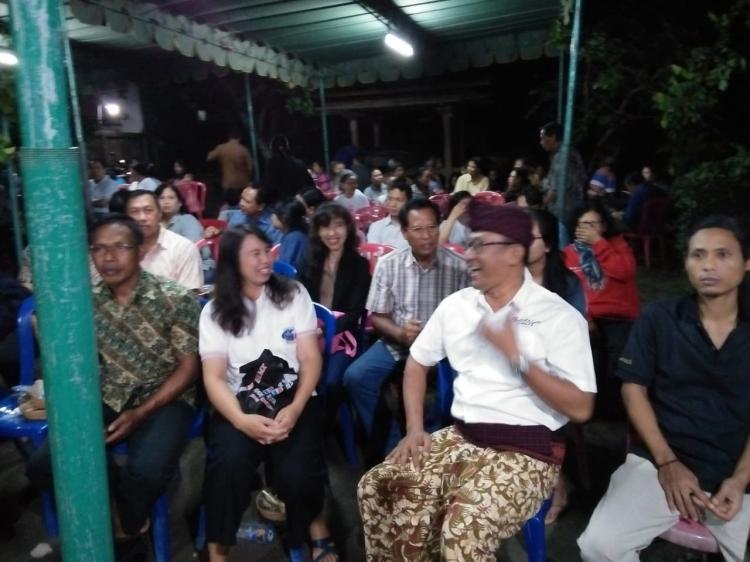 Kunjungan anggota DPRD ke rumah duka Ni Nengah Gereja.