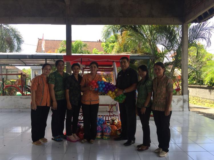 Penyerahan Alat - Alat Bermain Kepada TK Widia Puspita Canggu
