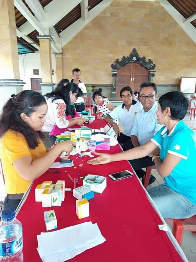 Peringati hari ibu dengan bakti sosial