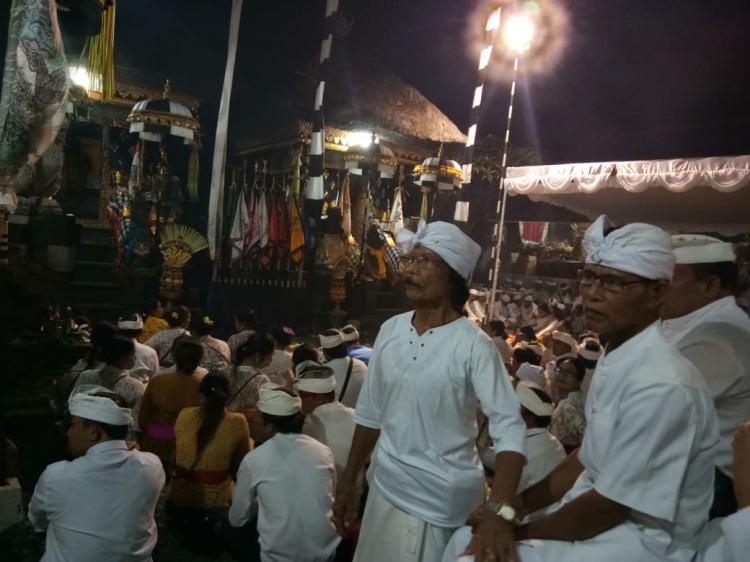 Piodalan di Pura Dalem Khayangan Babakan Canggu