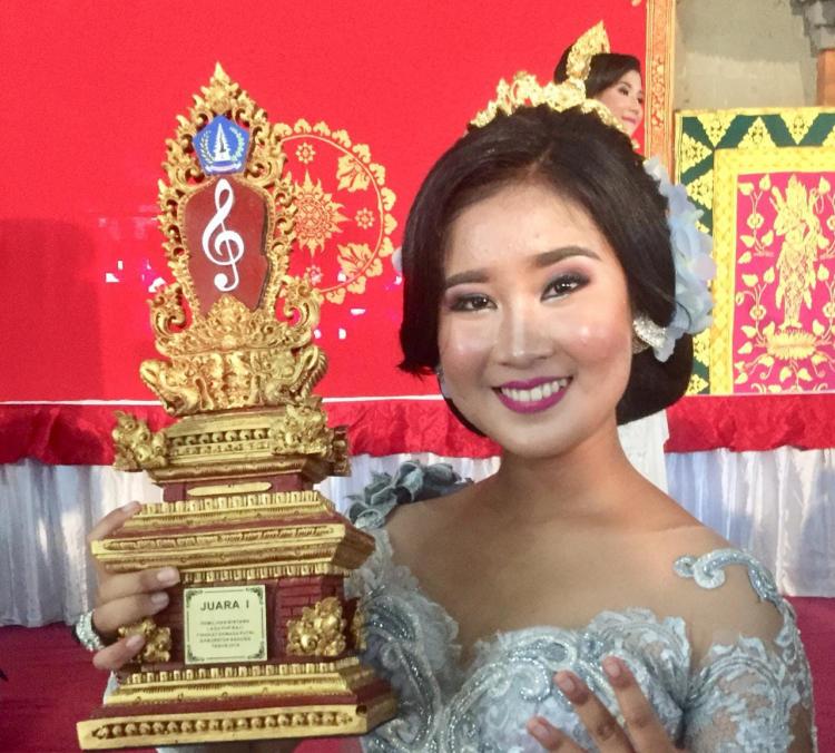 Putri kebanggaan Desa Canggu raih juara 1 lomba lagu pop Bali
