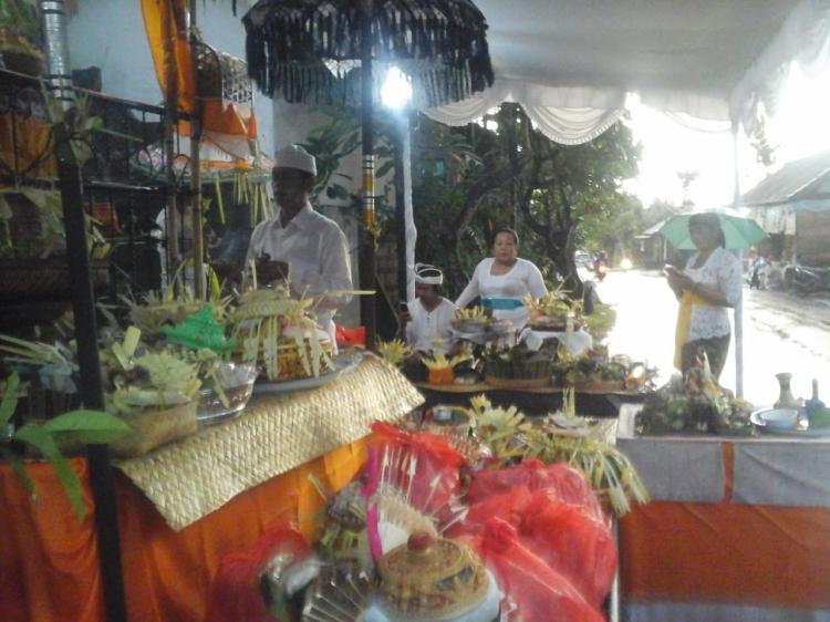 Selikur galungan, piodalan ratu Mas melanting