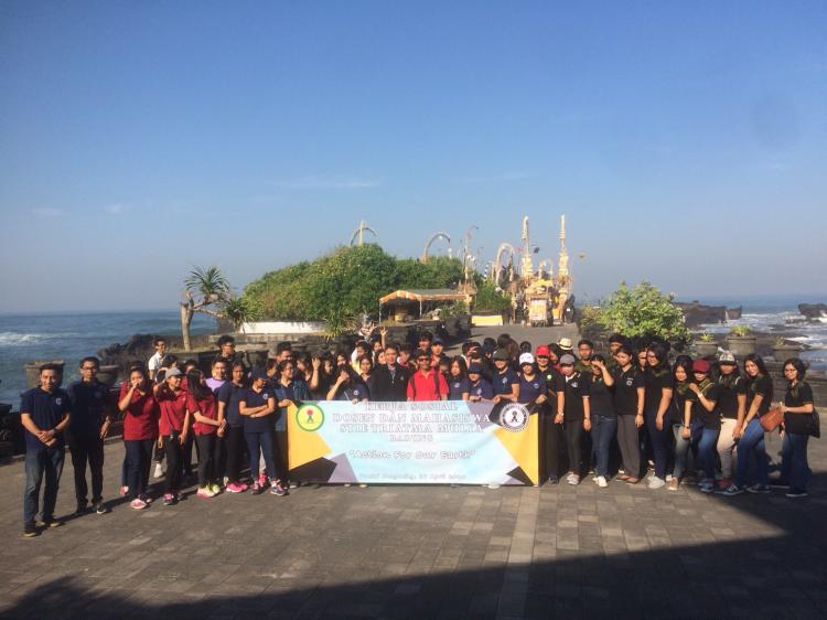 Bakti Sosial Perangkat Desa bersama dengan Stie Triatma Mulya Badung di Pura Gede Luhur Batungaus