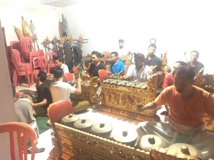 Latihan Menabuh Sekehe Gong Gargita Santhi, Banjar Tangkeban Cemagi