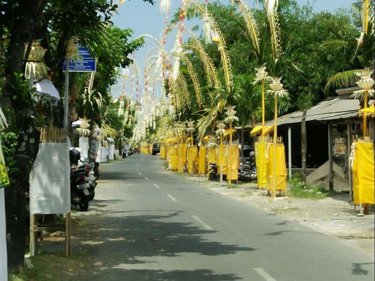 Penjor Persiapan Karya di Pura Gede Luhur Batungaus
