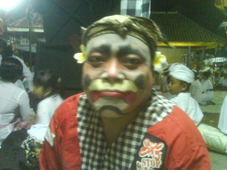 BONDRES LAWAS TETEP TOTALITAS