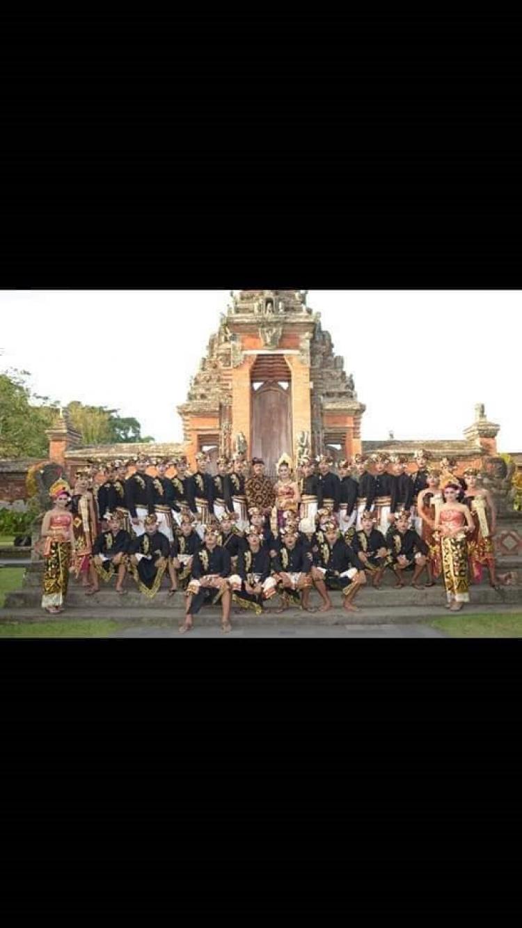FOTO BERSAMA SEBELUM PENTAS