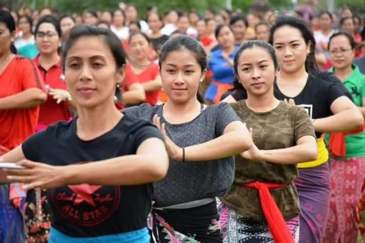 Gulingan ikut Berpartisipasi Tari Pendet Masal