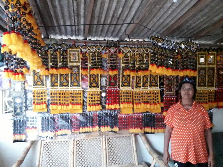 Kerajinan Pis Bolong Lamak Tunjung Sari Genjot Produksi