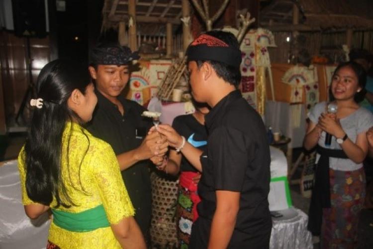 Makna dibalik sebuah “Sumping”