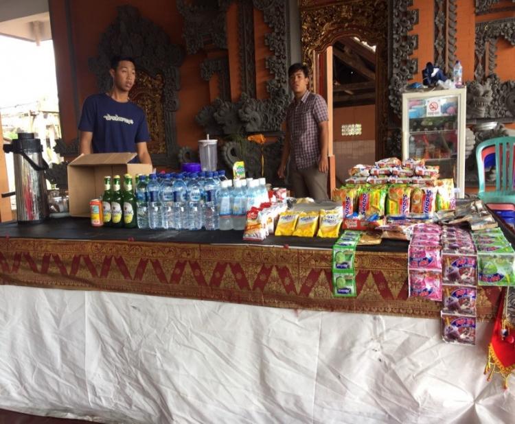 Menyambut Hari Raya Galungan dan Kuningan ST.Dira Dharma mengadakan Penggalian Dana Warung Mini