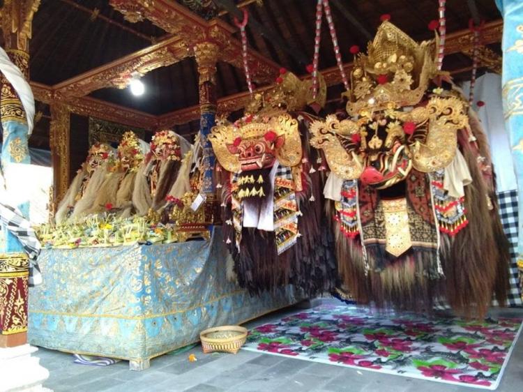 NGIRING IDA SESUHUNAN SE DALEM GULINGAN GEDE