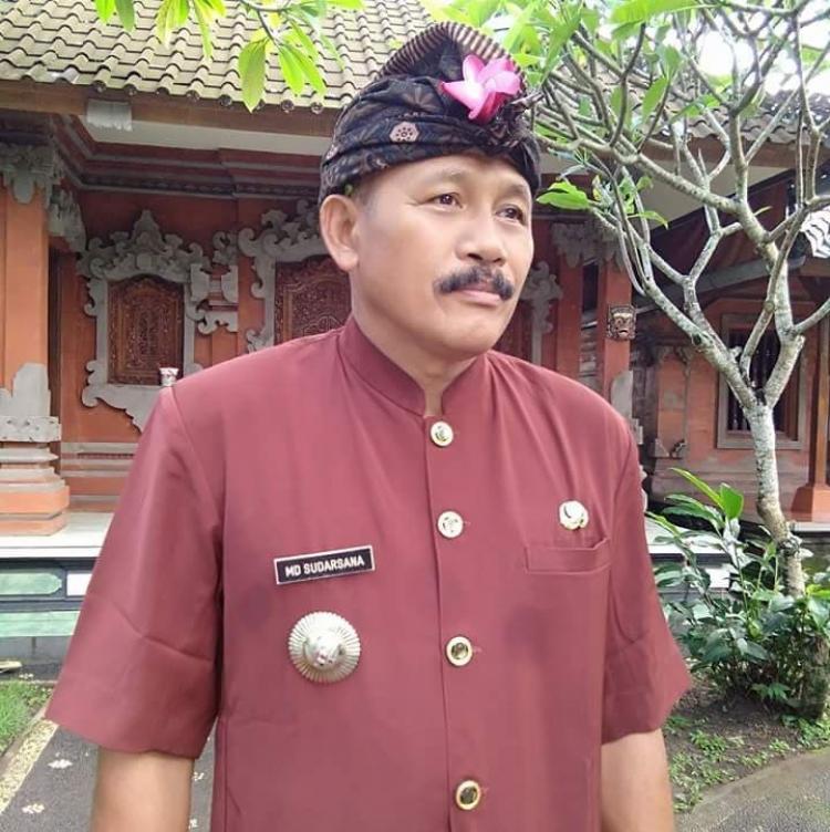 PERBEKEL DESA GULINGAN SETIA MENEMANI KIM DESA GULINGAN DARI AWAL TERBENTUK DAN SAMPAI SEKARANG