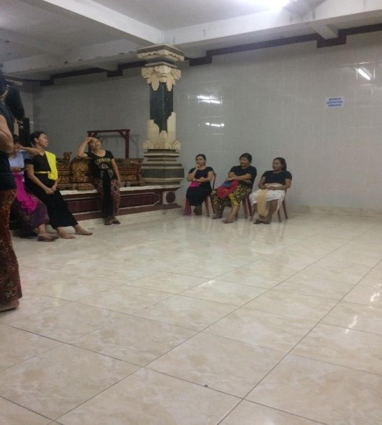 PKK Br. Babakan Kangin latihan Nari Rejang Renteng