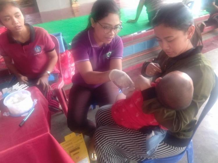 POSYANDU BANJAR LEBAH SARI MENGADAKAN IMUNISASI VAKSIN MR