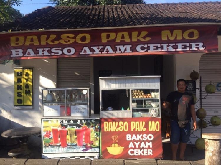 Pak Mo Si Penjual Bakso Ayam Ceker
