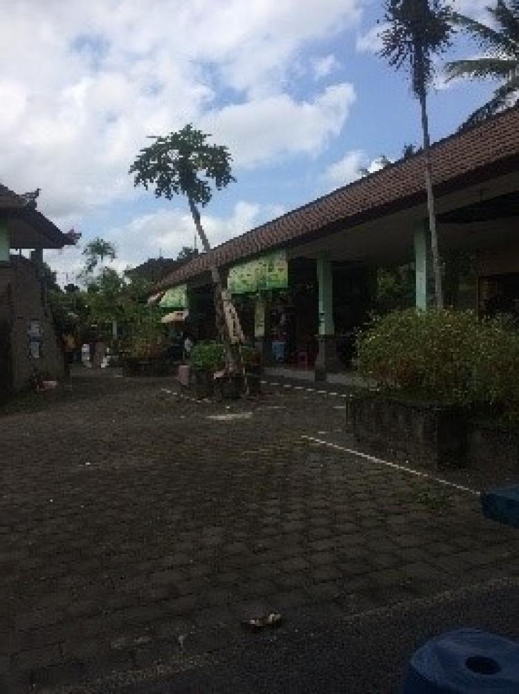 Pasar tenten (Taman Ayun) jadi tempat tongkrongan favorit kalangan muda di mengwi