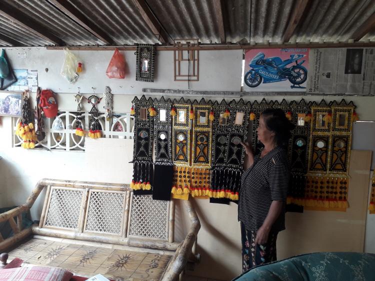 Pengrajin Uang Kepeng diDesa Gulingan