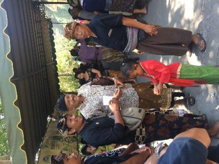 Perbekel Desa Gulingan hadiri Pengabenan Warga Br.Babakan Kangin