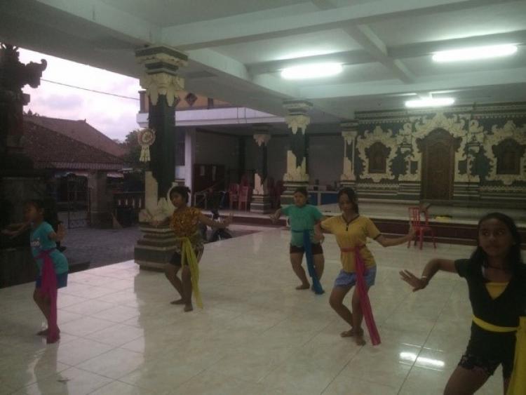 Persiapan Menyambut HUT ST.MEKAR JAYA,sanggar tari sekar jaya melakukan latihan tari sekar jepun