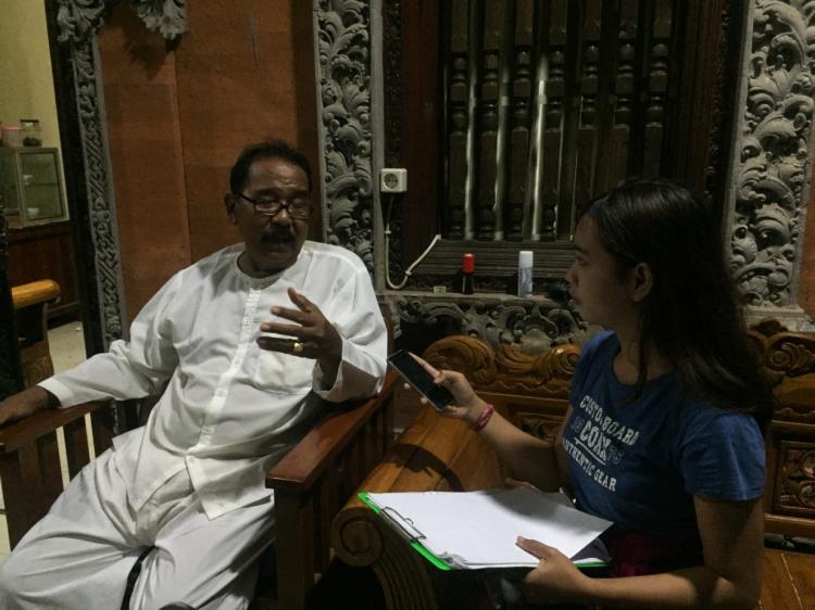 Piteket Jero Bendesa Adat Kepada KIM Desa Gulingan