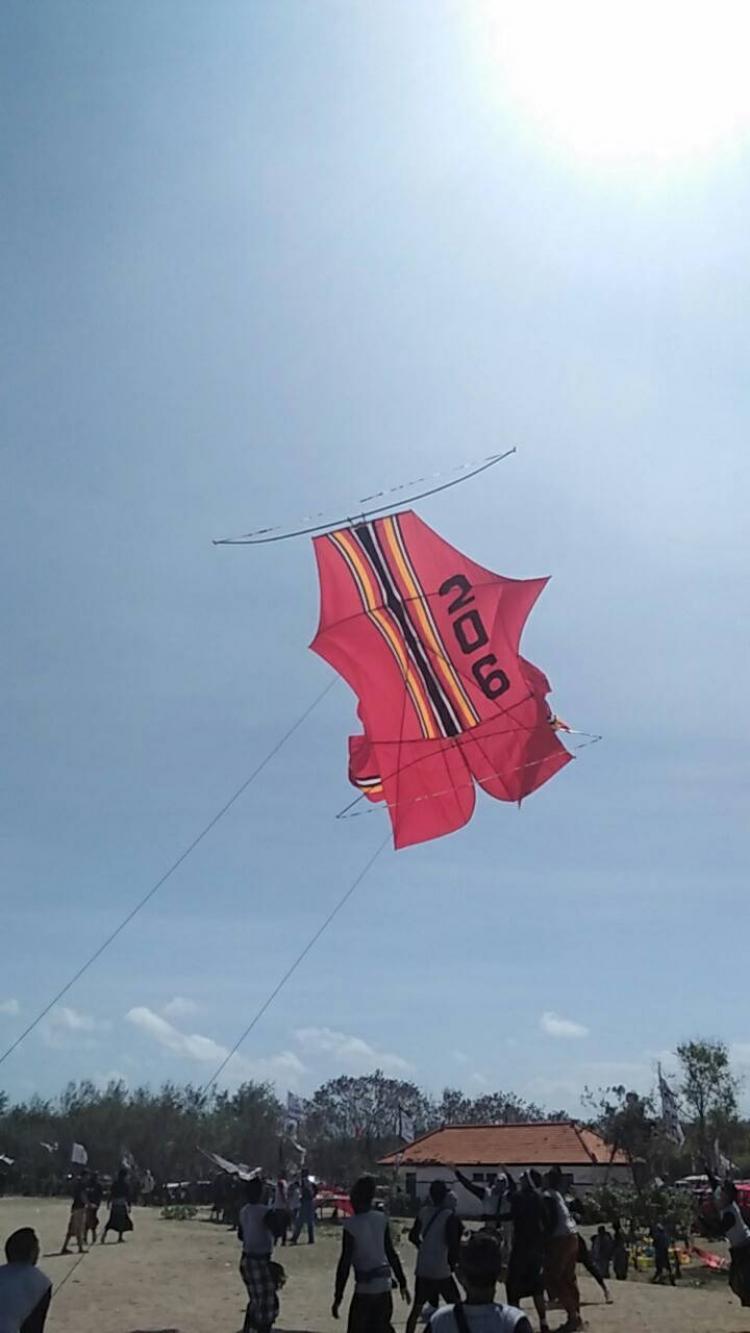 RA Buglig Dharma Susila Kembali Mengikuti Lomba Layangan di Pantai Mertasari Sanur