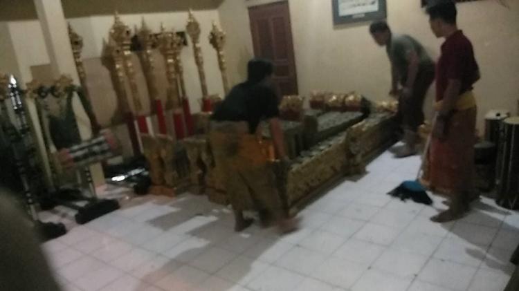 SEKAA TABUH MANIK MERTA SARI NYAKCAK  KERAWANG