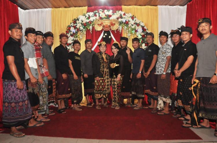 ST Dira Dharma Hadir Di Resepsi Pernikahan Dewi Paramitasari
