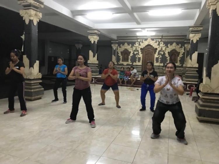 Sadar Pentingnya Kesehatan,PKK dan Pemudi Br.Babakan Kangin Senam Bersama