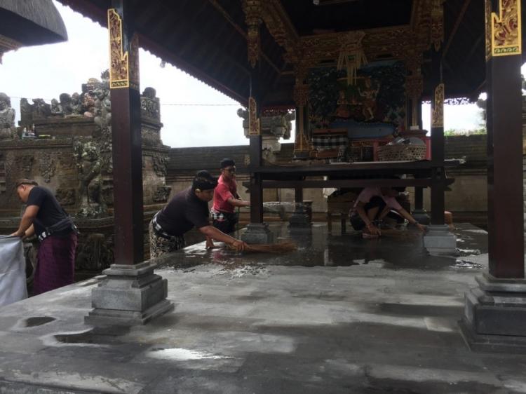 Sekaa Teruna Tunas Harapan “Mereresik”